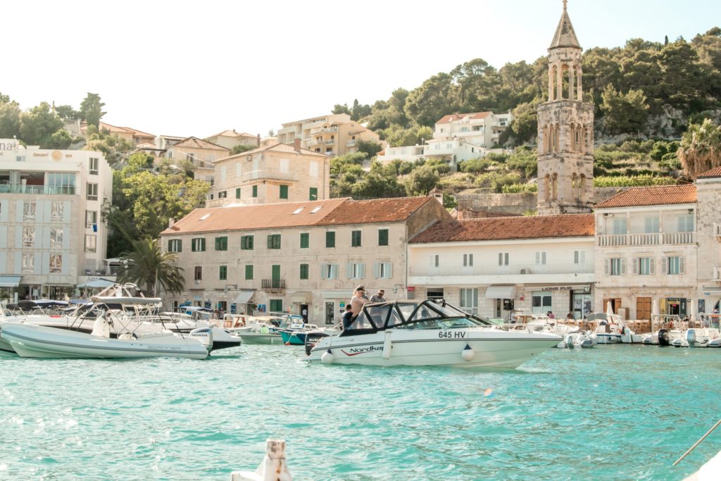 Ontdek Hvar vanaf het water 